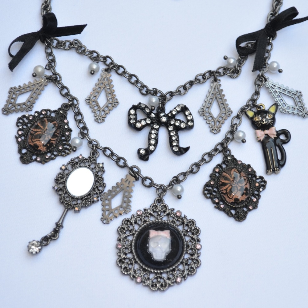 Betsey Johnson Vicki Victorian Cat Cameo Skull Black Vintage Necklace